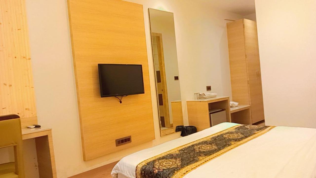 Hotel King'S Way Amritsar Exterior photo