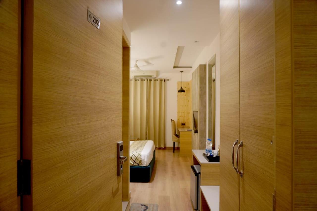 Hotel King'S Way Amritsar Room photo